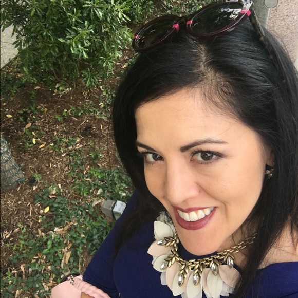 Meet your Posher, Dolores - Picture 2 of 4